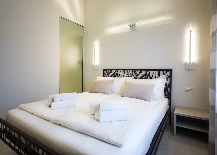 Borgocinquanta بيت ضيافة *